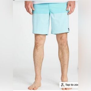 Billabong Tribong Airlite
Boardshorts - Size 34 -
